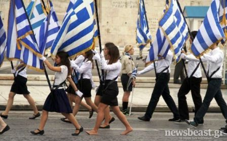 Η σημαιοφόρος που παρέλασε ξυπόλητη!