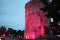 Ο Λευκός Πύργος φωταγωγήθηκε ροζ!
