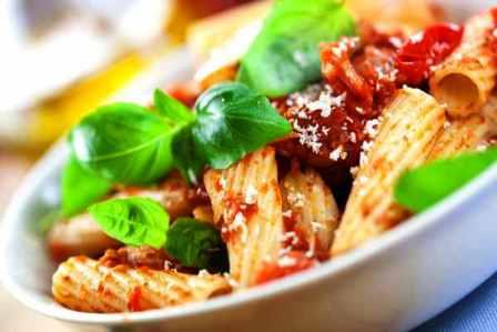 Συνταγή της ημέρας: Ριγκατόνι με ψητά τοματίνια, λαχανικά και μοτσαρέλα
