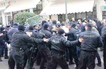 Ματ και δακρυγόνα στις κινητοποιήσεις της Νάουσας