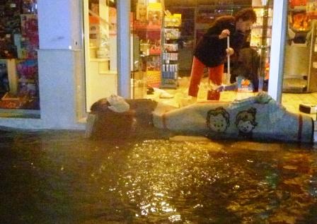 Μεγάλες ζημιές στα καταστήματα – συνεδριάζει έκτακτα ο Εμπ. Σύλλογος