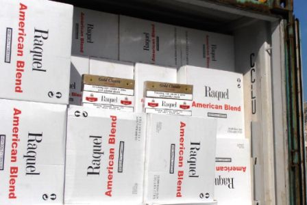 Ένας στους τέσσερις καπνίζει λαθραία τσιγάρα