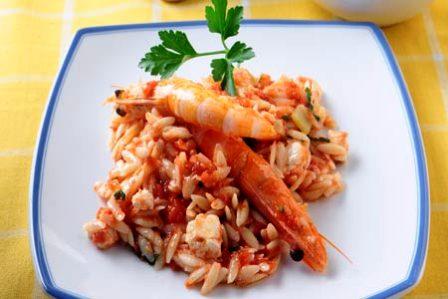 Συνταγή της ημέρας: Κριθαράκι με γαρίδες και φέτα στην κατσαρόλα