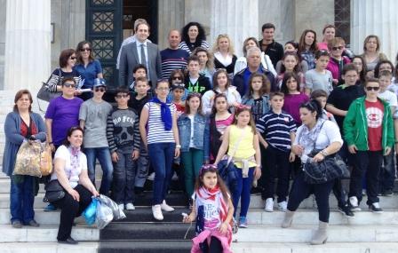 Μαθητές, γονείς και δασκάλους υποδέχτηκε στη Βουλή ο Απ. Βεσυρόπουλος