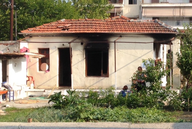 Φωτιά τα ξημερώματα σε σπίτι στην Αλεξάνδρεια (φώτο)