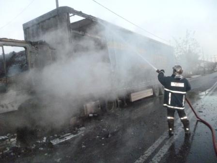 Κάηκε φορτηγό από Ουγγαρία στο Νησέλι (φώτο-βίντεο)