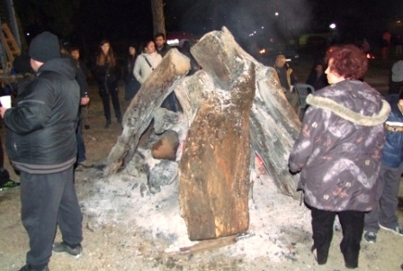 Αναβίωσαν τα “Κόλιαντα” στα Τρίκαλα (φώτο-βίντεο)