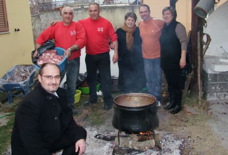 Η γουρουνοχαρά στο ΡΟΥΜΛΟΥΚΙ (φώτο-βίντεο)