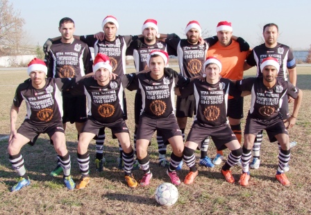Με χριστουγεννιάτικα σκουφάκια πριν τον αγώνα οι ποδοσφαιριστές του ΠΑΟΚ Αλεξάνδρειας