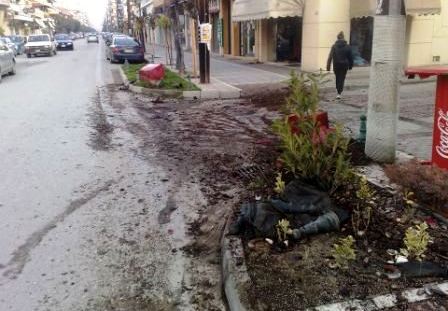 Αυτοκίνητο προκάλεσε ζημιές στη Βετσοπούλου τη νύχτα (φώτο-βίντεο)