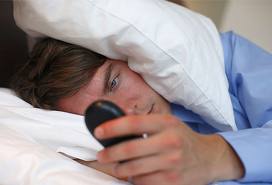 Τα κινητά προκαλούν αϋπνίες