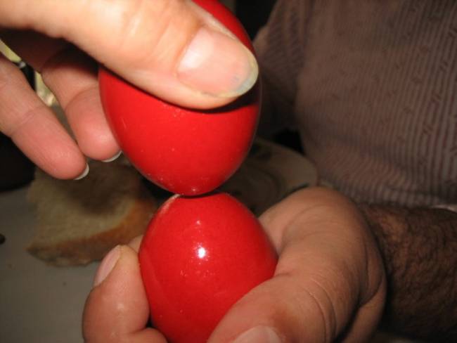 Αυτό το ξέρατε; Γιατί τσουγκρίζουμε τα αυγά το Πάσχα;