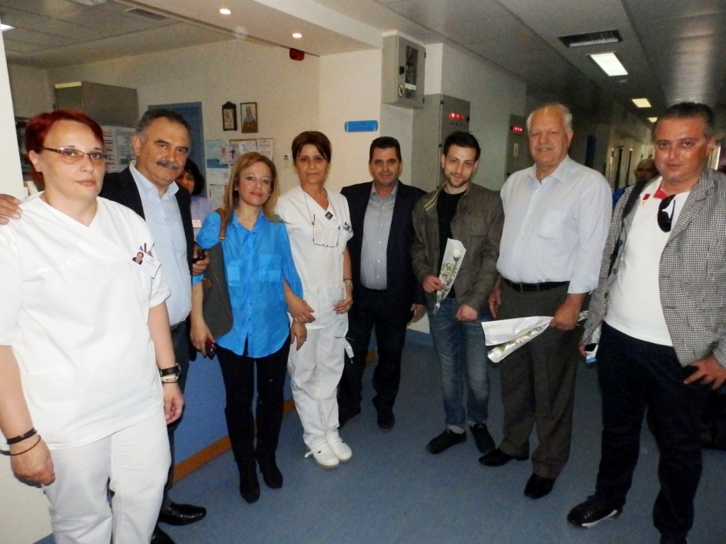Μοίρασαν λουλούδια στα νοσοκομεία Βέροιας και Νάουσας ο Κ. Καλαϊτζίδης και οι σύμβουλοί του