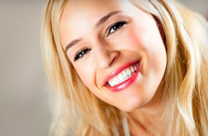 ΓΥΝΑΙΚΑ: 10+1 tips για λευκότερο χαμόγελο!