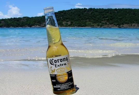 Το καλοκαίρι θέλει την…ξανθιά μπύρα του! Πιείτε Corona με 2€ στο MEZZO!