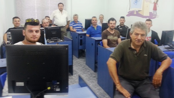 Οι καπνοπαραγωγοί του Νεοκάστρου στη RAM COMPUTER του συγχωριανού τους Νίκου Τάκη