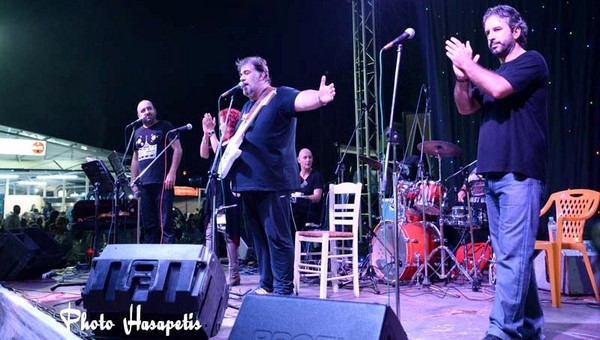 Χαμός στη συναυλία του Δημήτρη Σταρόβα στο πανηγύρι του Αιγινίου (φωτορεπορτάζ)
