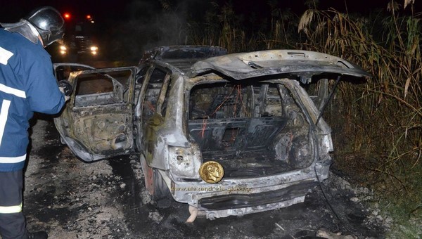 ΤΩΡΑ: Βρήκαν αυτοκίνητο να καίγεται στην Αλεξάνδρεια! (εικόνες-βίντεο)