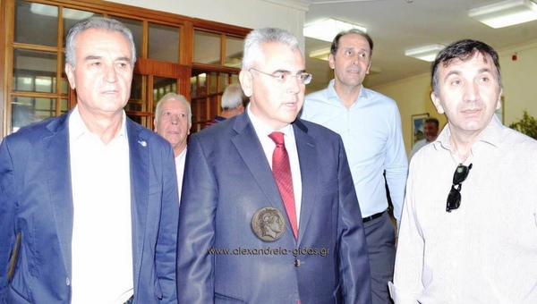 Ξεκίνησε τον προεκλογικό αγώνα η Ν.Δ.: Κλιμάκιο το πρωί στην Αλεξάνδρεια (εικόνες)