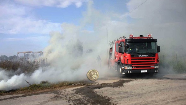 Σειρήνες της πυροσβεστικής και μαύροι καπνοί το απόγευμα – δείτε τι έγινε (φώτο-βίντεο)