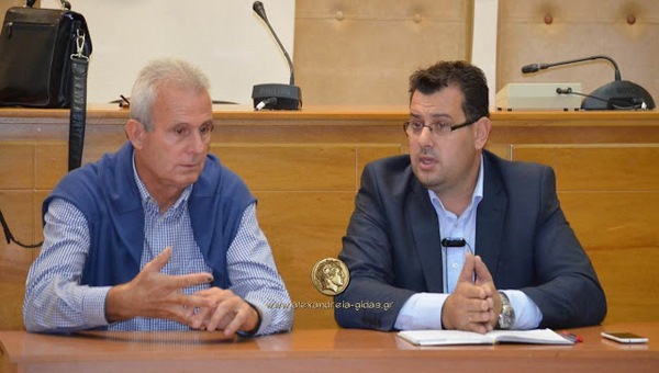 Έκτακτη σύσκεψη στο δημαρχείο για τις πλημμύρες (φώτο)