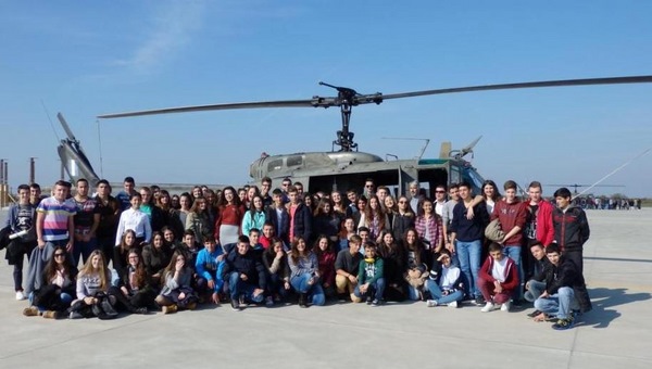 Τα ελικόπτερα του 3ου ΤΕΑΣ στο Παλαιοχώρι επισκέφτηκαν οι μαθητές του ΓΕΛ Πλατέος (φώτο)
