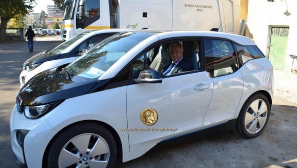 Έφτασαν οι ηλεκτρικές BMW στον δήμο Αλεξάνδρειας – πρώτη βόλτα ο δήμαρχος! (βίντεο HD-φώτο)