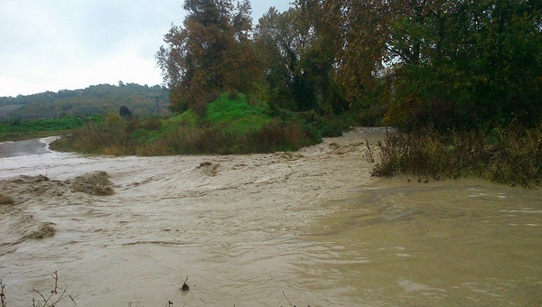 Υπερχείλισε ποτάμι στην Ημαθία λόγω έντονης βροχόπτωσης