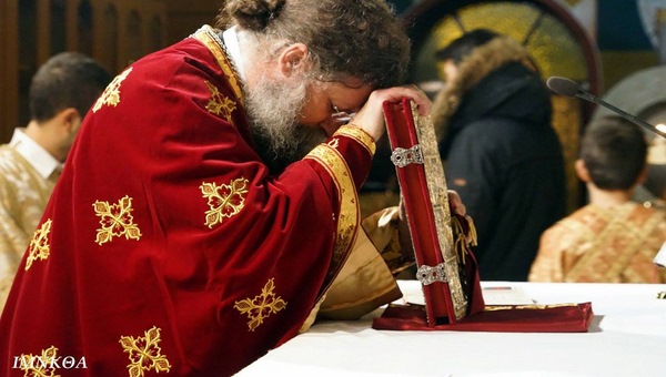 Με εκκλησιαστική λαμπρότητα τα Χριστούγεννα στην Παναγία Αλεξάνδρειας (φώτο)