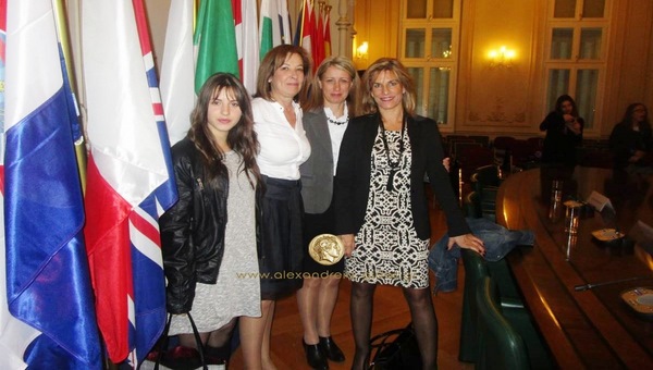 Κέρδισαν τις εντυπώσεις στο γραφείο Ευρωπαϊκού Κοινοβουλίου 2 μαθήτριες από την Αλεξάνδρεια! (φώτο)