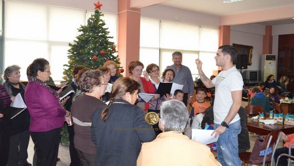 Άναψε το Χριστουγεννιάτικο Δέντρο στο ΚΑΠΗ Αλεξάνδρειας – καλεσμένο το Ειδικό Σχολείο (φώτο)