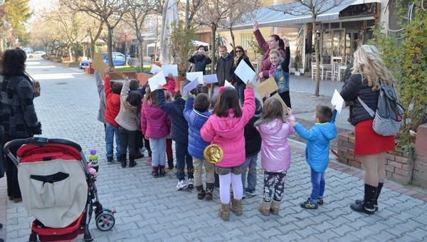 Κάρτες με ευχές έστειλαν μέσω ταχυδρομείου οι μαθητές του 3ου Νηπιαγωγείου Αλεξάνδρειας!