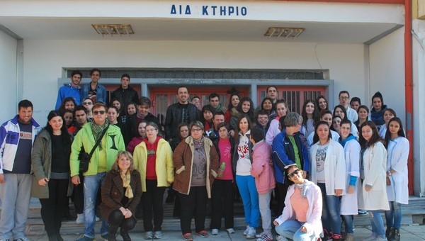 Ομάδα των Παιδιών της Άνοιξης στο τμήμα αισθητικής του ΕΠΑΛ Αλεξάνδρειας