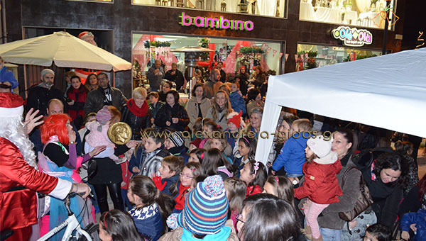 Ο Άγιος Βασίλης επισκέφτηκε το BAMBINO στην Αλεξάνδρεια! (φώτο)