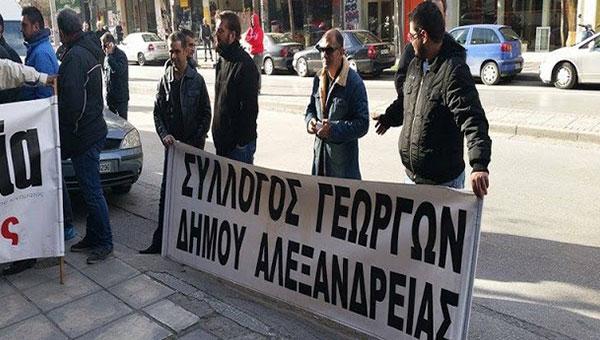Απίστευτο: Οι αγρότες κυνηγάνε τους αστυνομικούς στην Αθήνα (βίντεο)