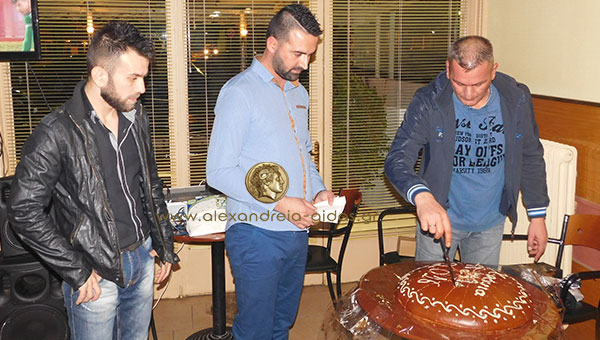 Έκοψε την βασιλόπιτα ο Ολυμπιακός Λουτρού και τίμησε αυτούς που προσέφεραν! (φώτο-βίντεο)