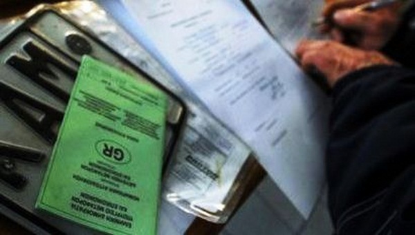 Επιστρέφει πινακίδες και άδειες οδήγησης η αστυνομία για τις εκλογές