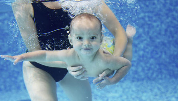 Baby Swimming διοργανώνει ο ΖΕΦΥΡΟΣ στο κολυμβητήριο Αλεξάνδρειας