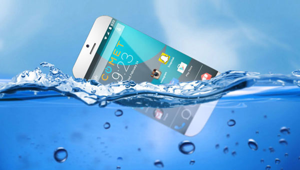 Τι κάνετε αν το κινητό σας πέσει μέσα στο νερό