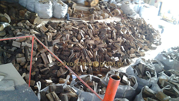 Εσείς που δεν πήρατε ακόμα ξύλα για το χειμώνα, δείτε που θα βρείτε ξερά στην Αλεξάνδρεια!