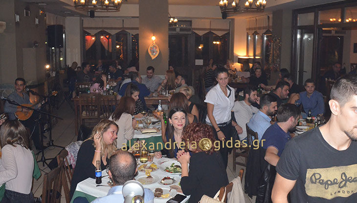 Ξεσήκωσαν την ταβέρνα του ΜΑΚΗ στο Βρυσάκι οι “Άνευ ΚΩ.ΔΗ.ΚΑ.” (φώτο)