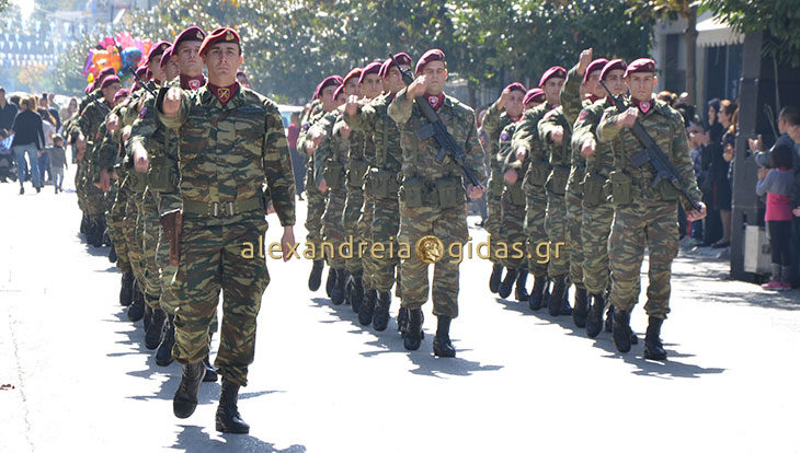 Συγκίνησε και πάλι ο στρατός και κέρδισε το πιο δυνατό χειροκρότημα στην παρέλαση! (βίντεο)