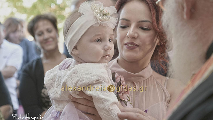 Η Βάπτιση της Κωνσταντίνας στα Τρίκαλα Ημαθίας! (φώτο)