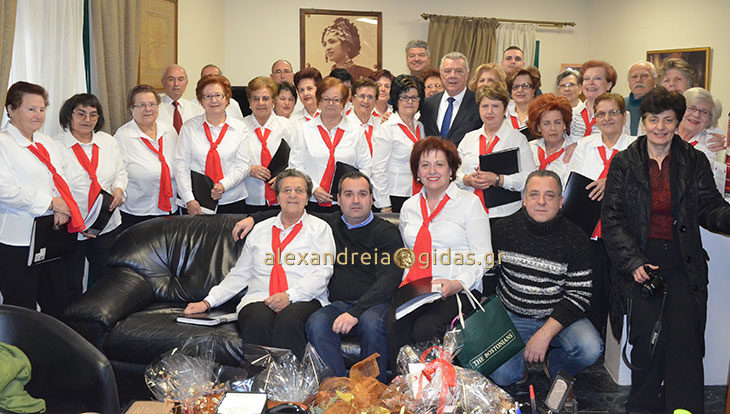 Τα … έψαλαν στον δήμαρχο και εκείνος τους έκανε δώρο! (φώτο-βίντεο)