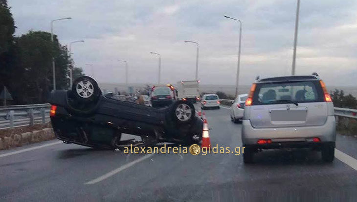 Σταματημό δεν έχουν τα τροχαία: Αναποδογύρισε αυτοκίνητο έξω από το Κλειδί (φώτο)