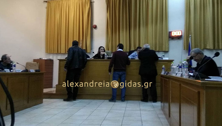Βόμβα στο δημοτικό συμβούλιο: Πλάνο για 2ο hot spot στο Παλαιοχώρι; (βίντεο)