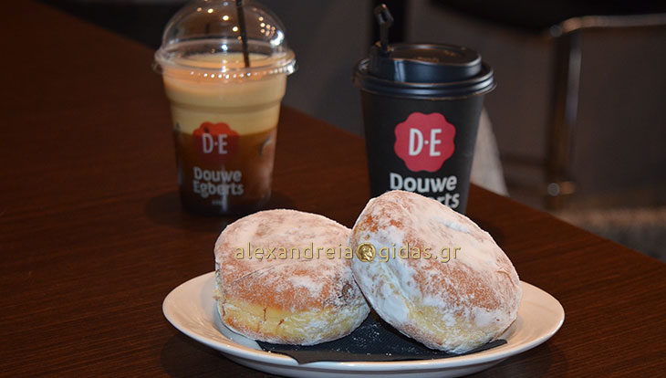 Πίνεις τον πρωινό σου καφέ στο PARADA στην Αλεξάνδρεια και σε κερνάνε ντόνατ! (φώτο)