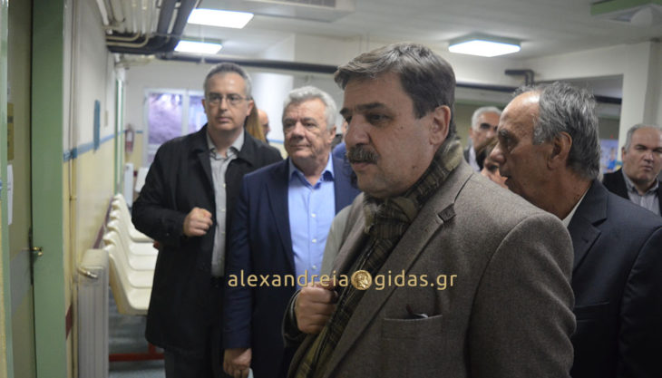 Στο Κέντρο Υγείας Αλεξάνδρειας βρέθηκε σήμερα ο υπουργός Υγείας Ανδρέας Ξανθός (βίντεο-φώτο)