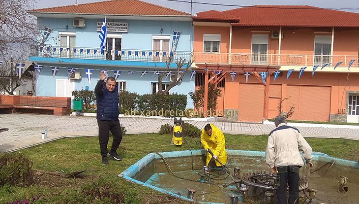 Ξεκίνησαν οι εργασίες στις πλατείες του δήμου Αλεξάνδρειας (εικόνες)