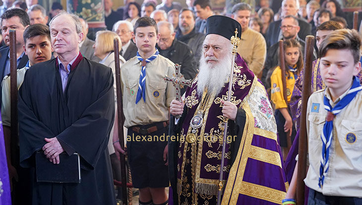 Ο Εσπερινός της Αποκαθηλώσεως στην Αλεξάνδρεια παρουσία του Μητροπολίτη (φώτο-βίντεο)